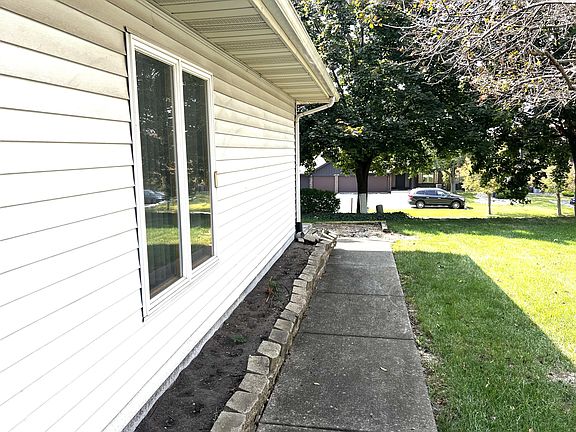 4th image of 2581 Brookwood Dr