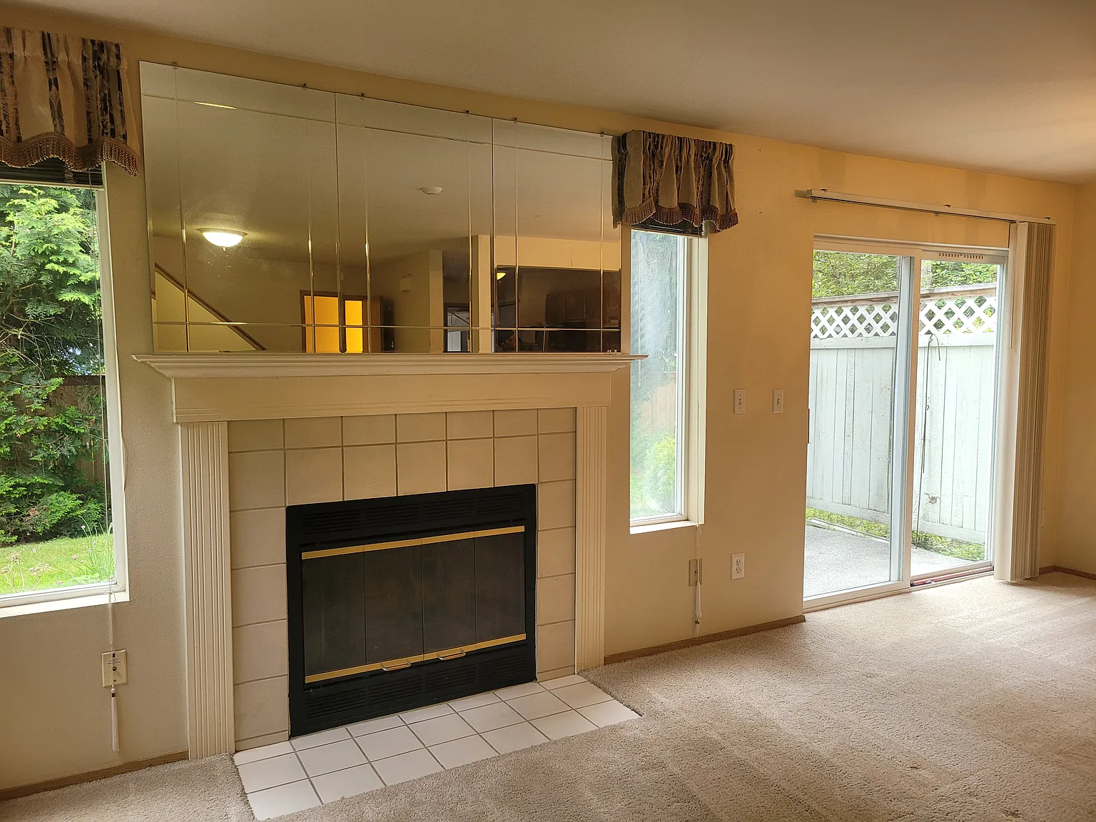 3 bed, 2.5 bath, 1166 sqft, $3,400 — Photo 3