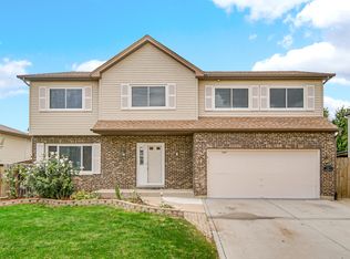 207 N Canyon Dr, Bolingbrook, IL 60490