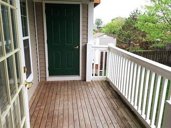 3rd image of 1525 Commons Dr