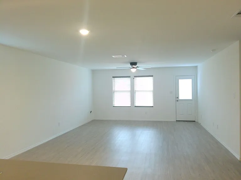 7705 Wonder Woman Dr — Photo 4