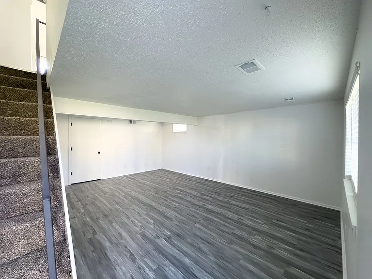 Kingsridge East Apartments — Photo 8