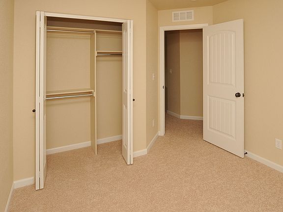 2nd Bdrm Entry & Closet