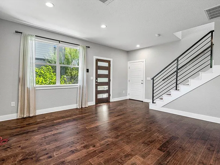 706 Short Kemp St #2 — Photo 7