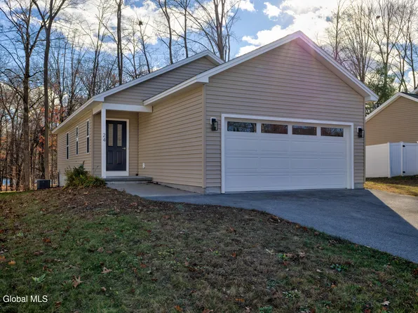 24 Parkview Lane, Glens Falls, NY 12801