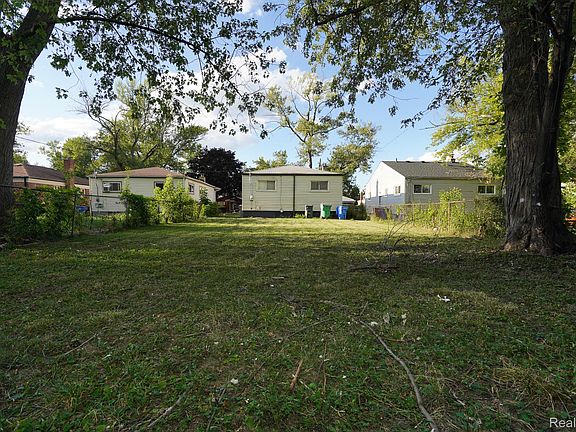 5th image of 28945 Oakwood St