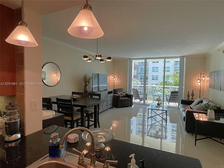 2000 N Bayshore Dr #525 — Photo 8