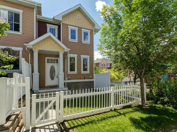1623 Towne Centre Blvd NW #27, Edmonton, AB T6R 0S3