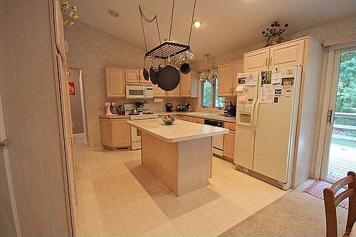 4th image of 3811 Bruce Dr SW