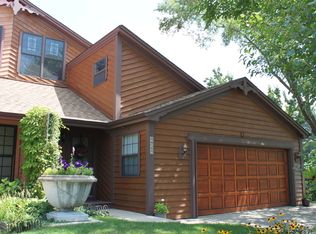 939 Duvall Dr, Woodstock, IL 60098