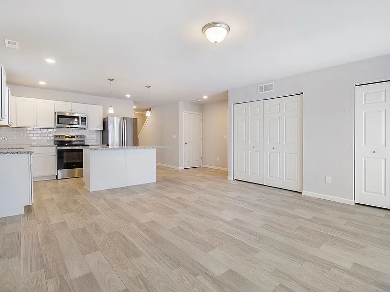 1257 Baker St — Photo 6