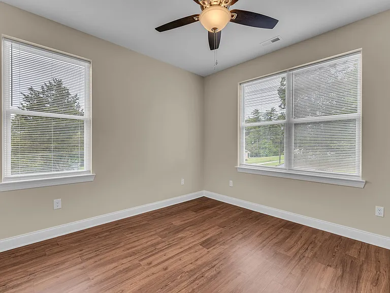 702 Moore St — Photo 12