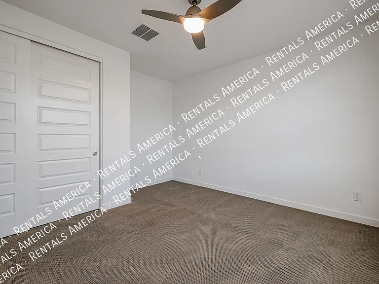 1051 E Armstrong Way — Photo 44