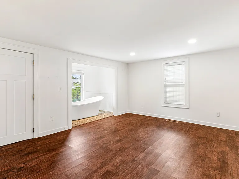 761 N Main St — Photo 15