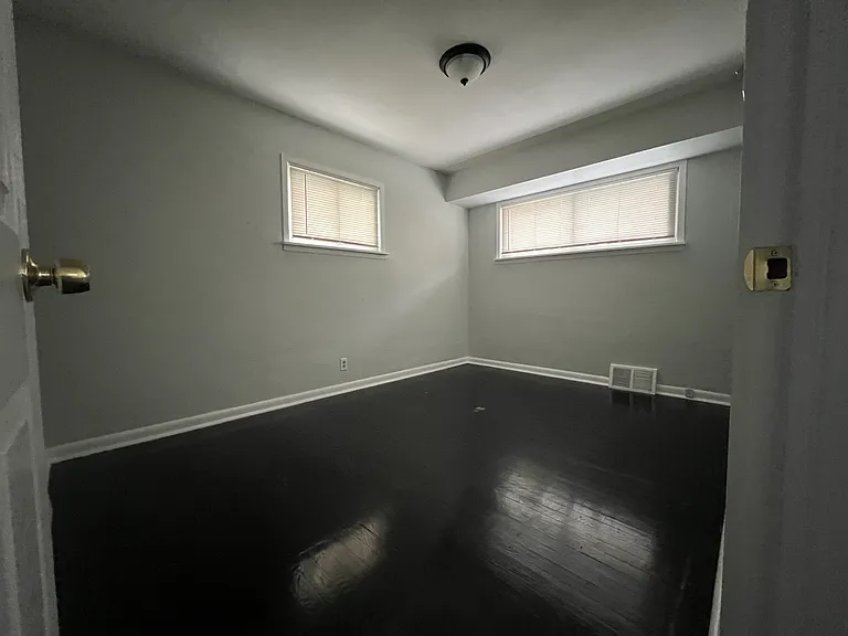 975 Hubbard Ave — Photo 5