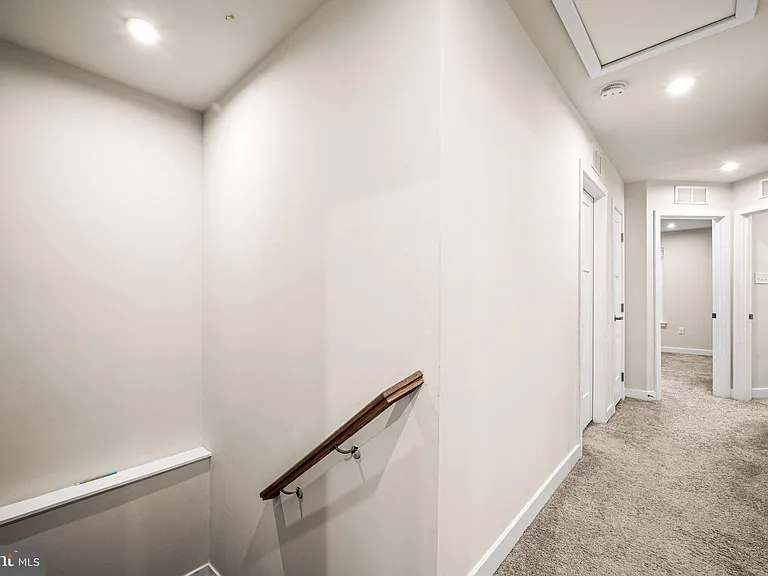 220 Chase Dr — Photo 15