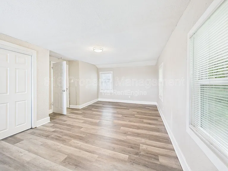 4417 Wayne Ave — Photo 17