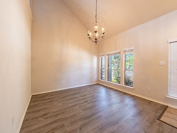 5th image of 2837 Bentwood Way