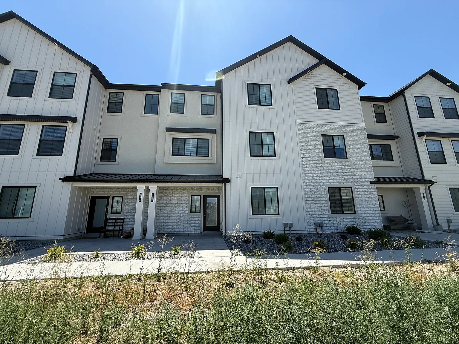 4 bed, 3.5 bath, 2220 sqft, $2,395 — Photo 4