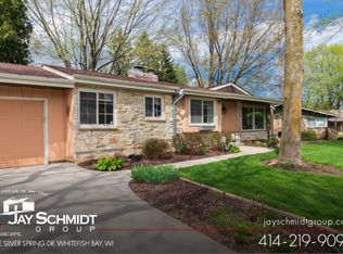 2120 W Skyline Rd, Glendale, WI 53209