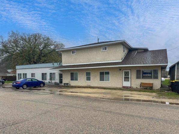 271 Main St NW, New Albin, IA 52160