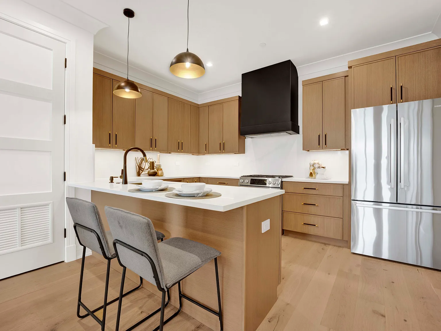 2 bed, $3,950 — Photo 2