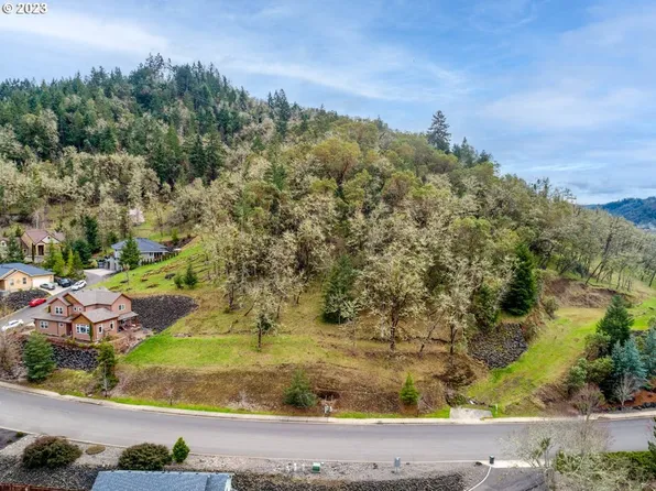 165 Winchester Creek Ave, Winchester, OR 97495