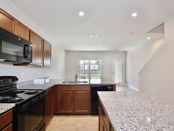 5th image of 230 Blueberry Ln