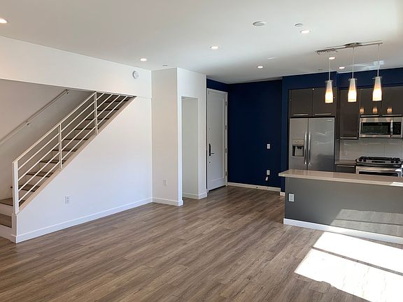 4th image of 14822 Magnolia Blvd #104