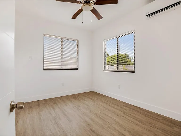 1648 SW 7th St #5 — Photo 13