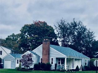111 Weetamoe Dr, Warwick, RI 02888