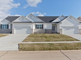 529 Stone Hedge Dr NW, Cedar Rapids, IA 52405