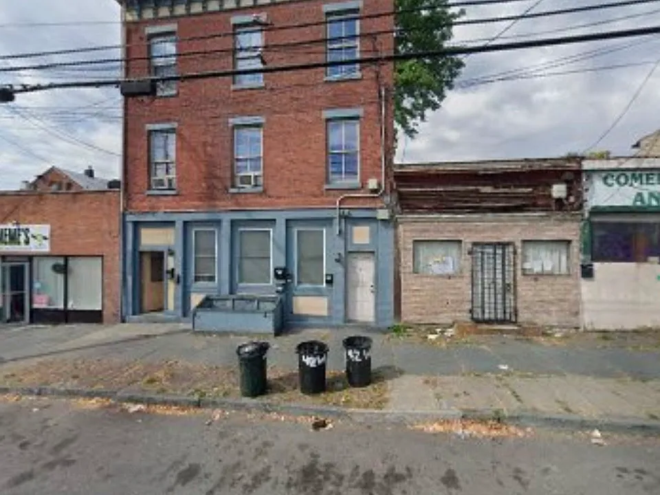 42 William St #3