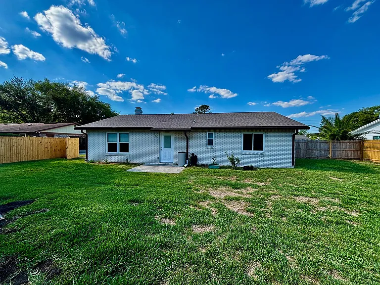 1747 Papaya Dr N — Photo 5