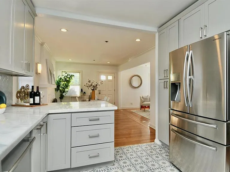 525 9th Ave — Photo 3
