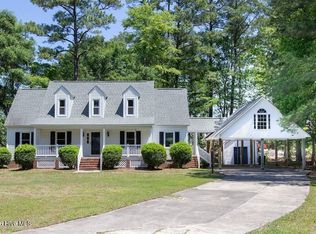 212 N Wedgewood Dr, Washington, NC 27889