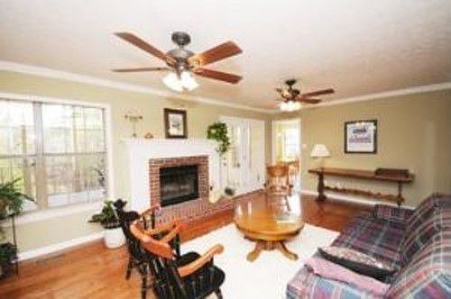 5th image of 908 Ilex Cir
