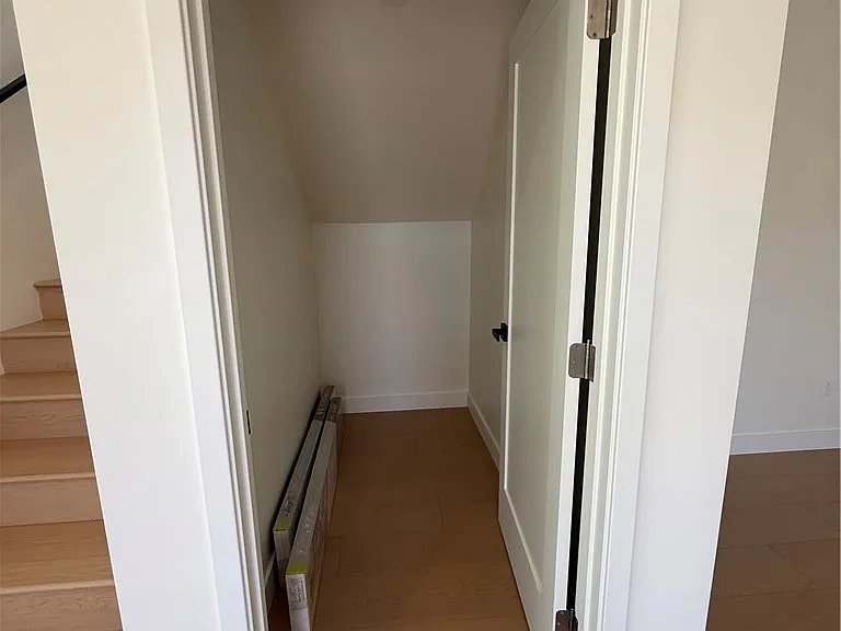 10026 Norwich Ave — Photo 8