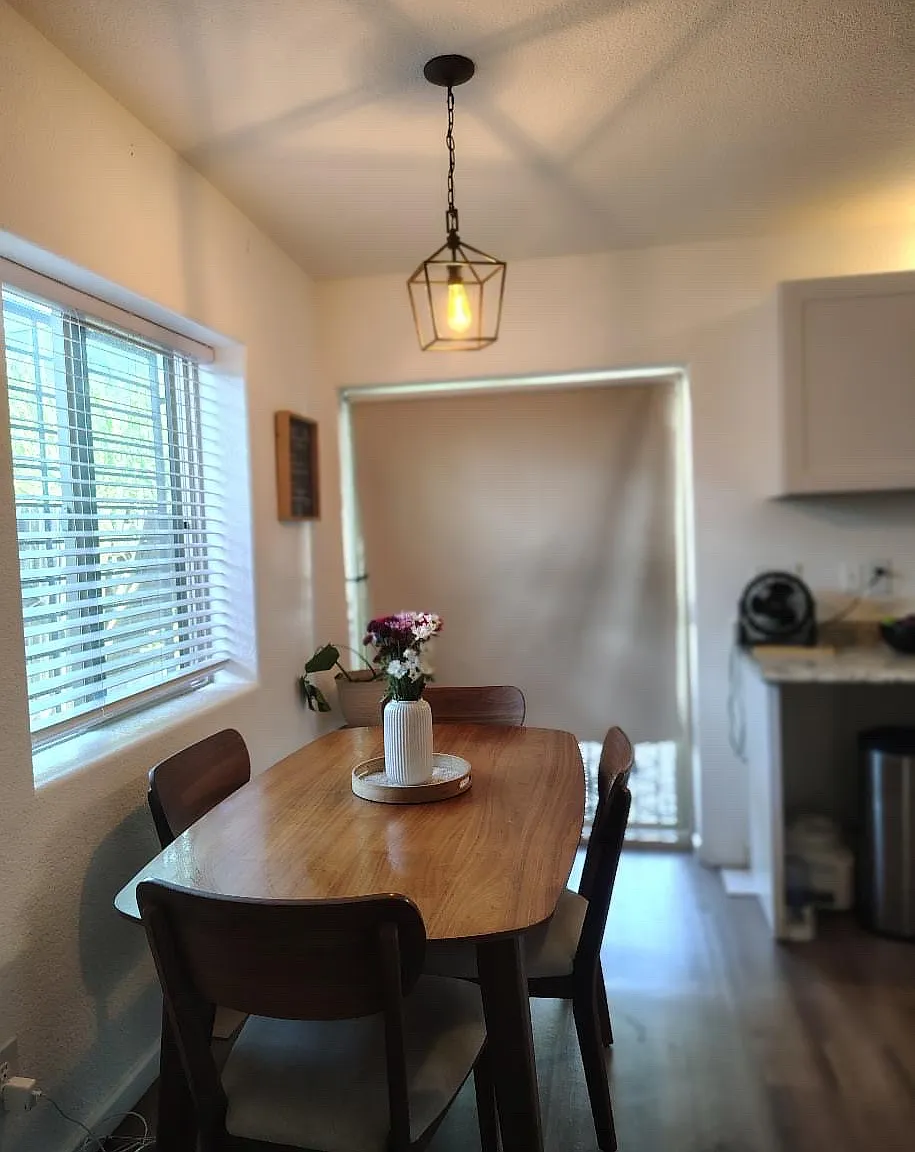 211 W Roger Rd — Photo 4