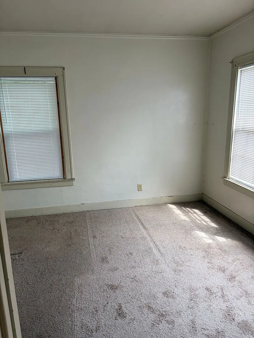 111 E Cottage Grove — Photo 2