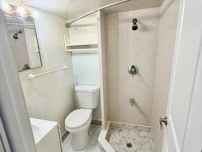 2425 Ceceile Ave — Photo 12