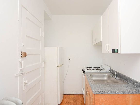 2nd image of 3308 W Schubert Ave APT 3T
