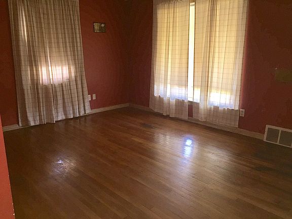 3rd image of 21931 Miller Ave