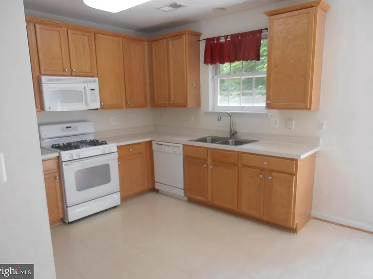 7556 Great Swan Ct — Photo 3