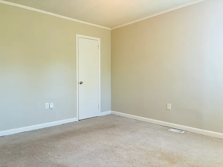 313 E Gibbs St — Photo 9