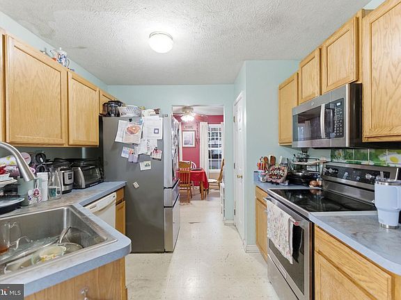 3rd image of 279 Jetta Cir