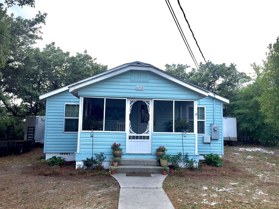 1st image of 608 Gardenia St