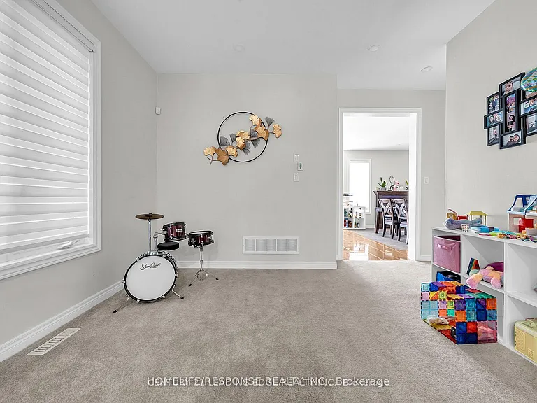5 Gooseman Cres — Photo 12