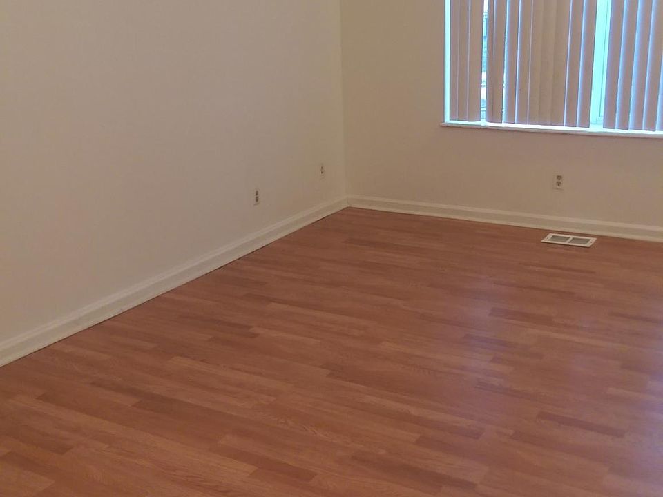 1st image of 2137 Geyer Ave Floor 1