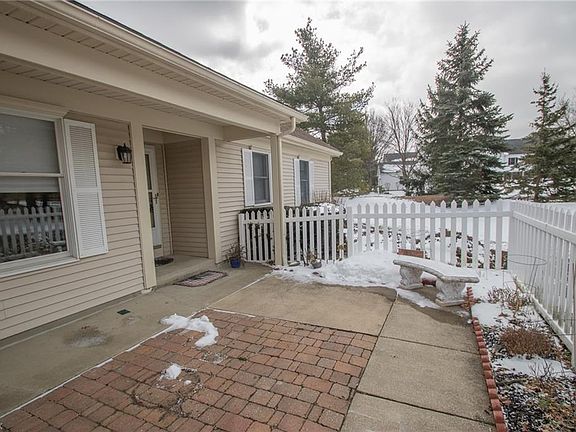 3rd image of 2096 Fairway Cir